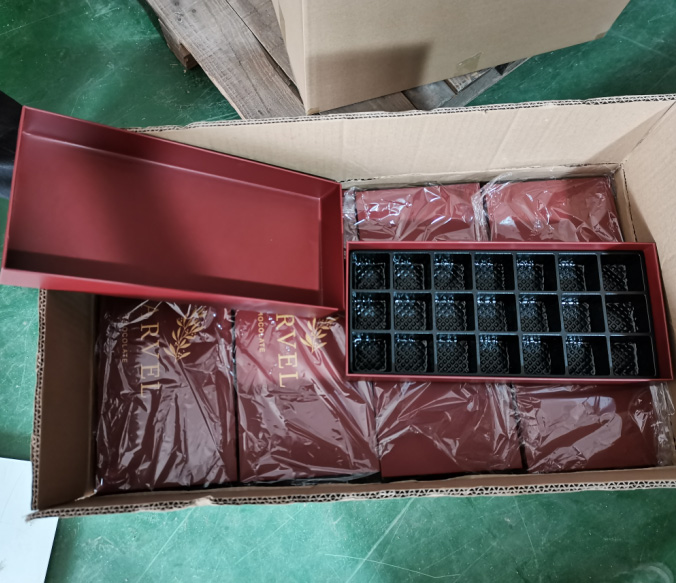 Kreativní úprava dárkové krabičky s čokoládou