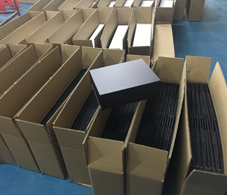 3 skládací papírové krabice pro kontejnery odeslané z továrny Boxpackhub