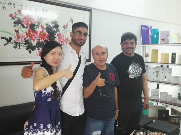 Unikátní krabička na parfémy navržená pro Rajiho